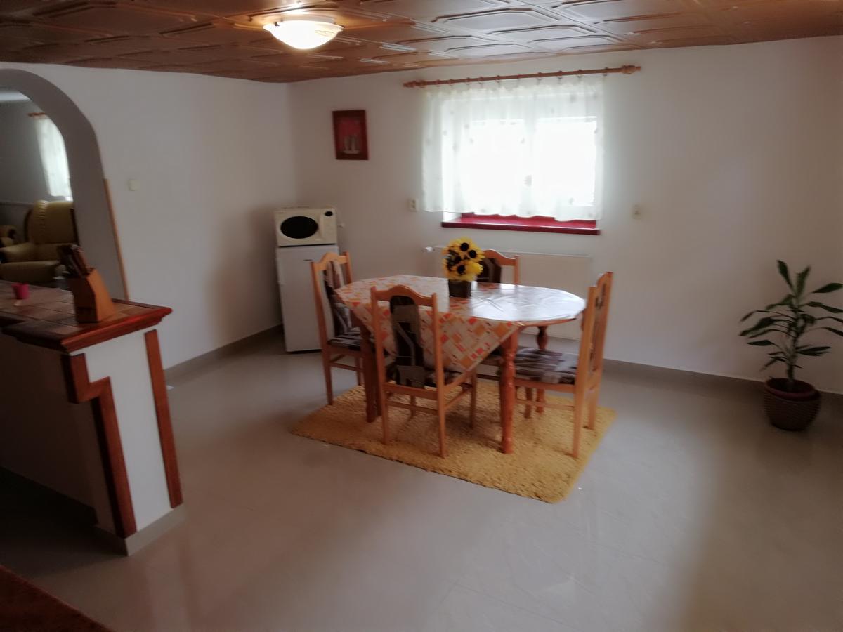 Domino Apartman Korotnok Kültér fotó
